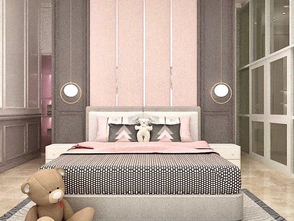 Kamar remaja dengan panel dinding merah muda dan tempat tidur berlaci